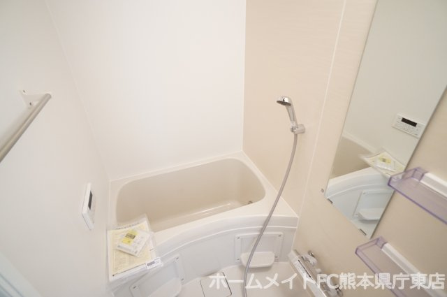 熊本市中央区黒髪１丁目のアパートの浴室