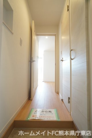 熊本市中央区黒髪１丁目のアパートの玄関