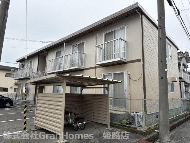 津南コーポラスの外観