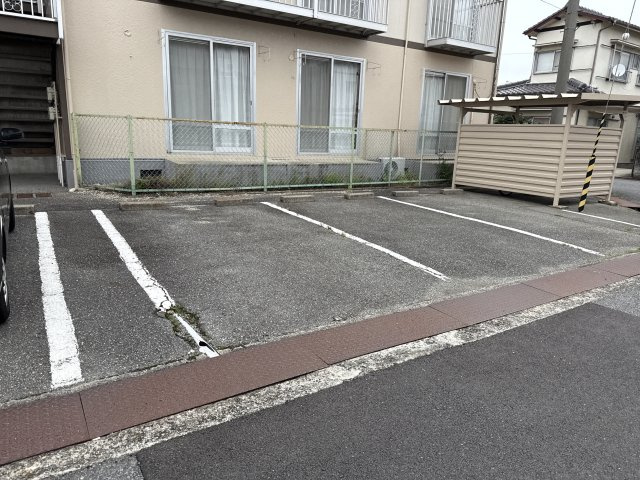 津南コーポラスの駐車場