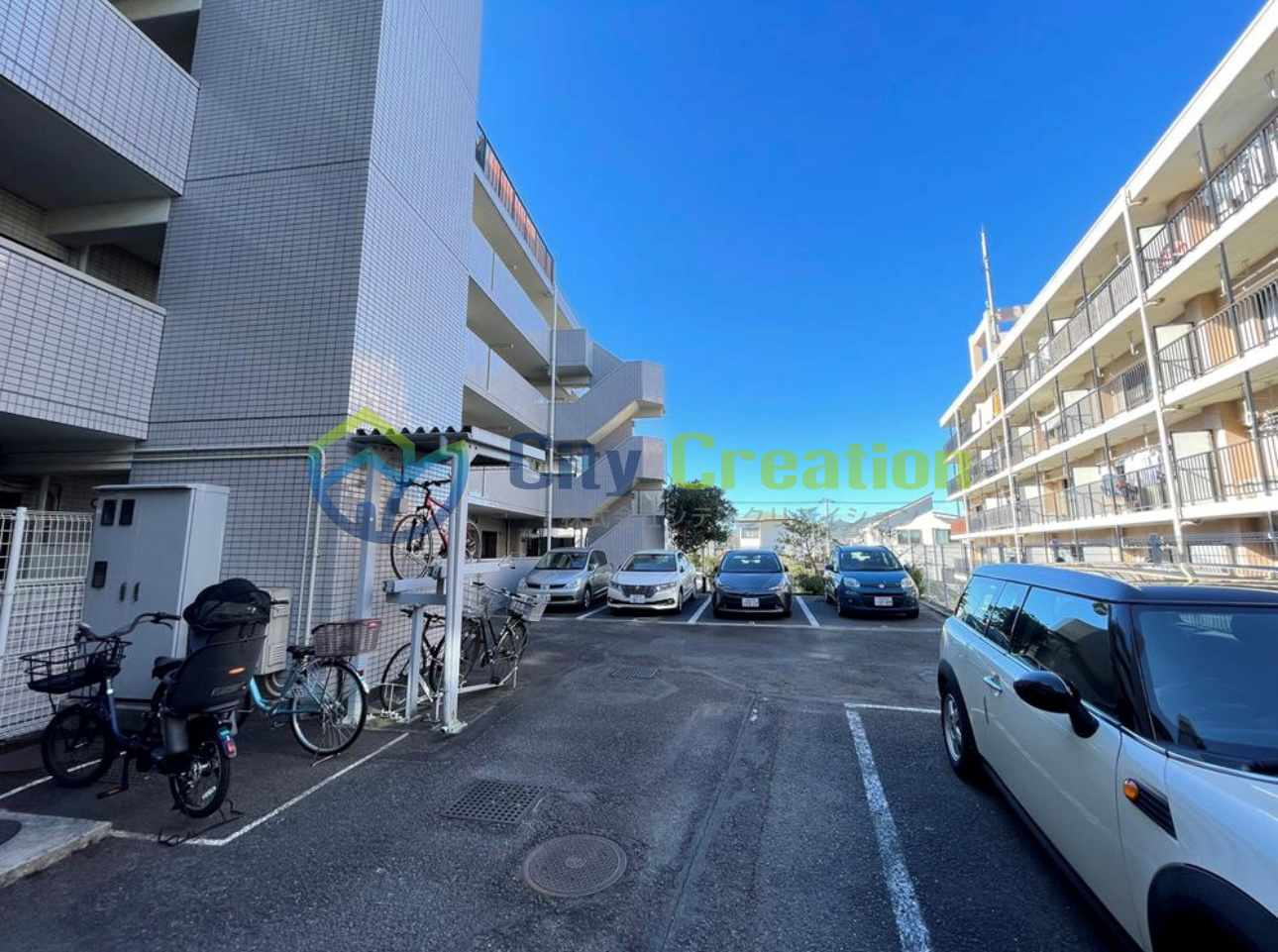 クリオ平塚松風1番館の駐車場