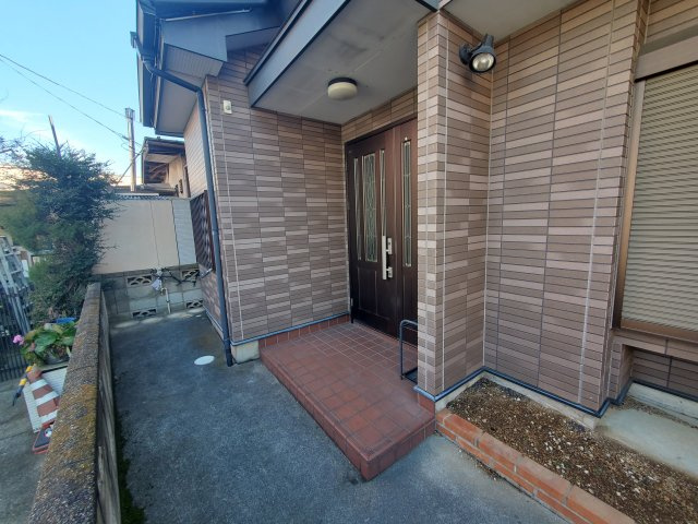 本宿戸建てのエントランス
