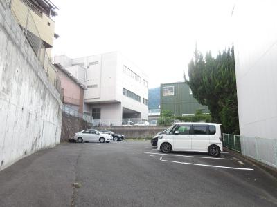 パーシモンヒル田原の駐車場