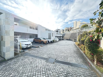 【駐車場】 | グランスイート横濱山手 | 敷地内駐車場です。