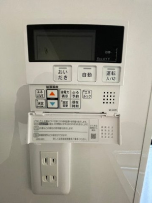 【発電・温水設備】 | 城東区鴫野西２丁目中古戸建 | 給湯器リモコンです。おいだきやお風呂の予約も可能！