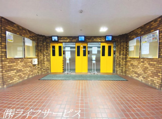 【エントランス】 | モニター付エレベーター３基有