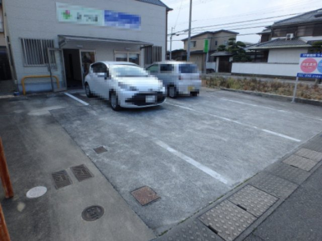 五軒邸テナントの駐車場