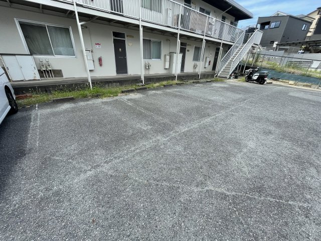 パークハイツ山手の駐車場