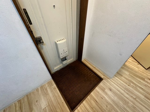 ファミネス芦屋の玄関