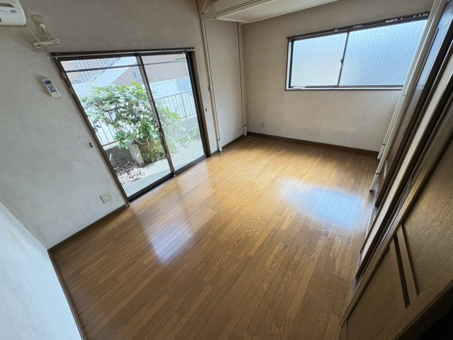 ビートルズの居間・リビング