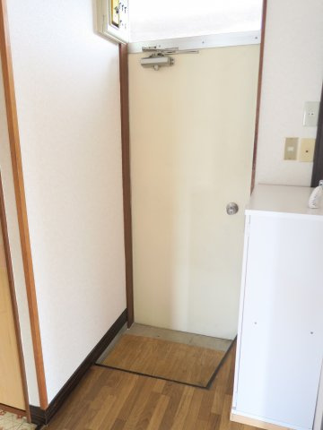 Y・Fハイツの玄関