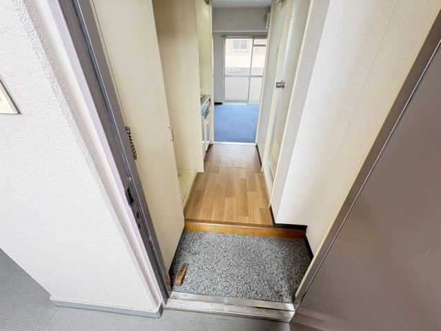 石井ビルの玄関