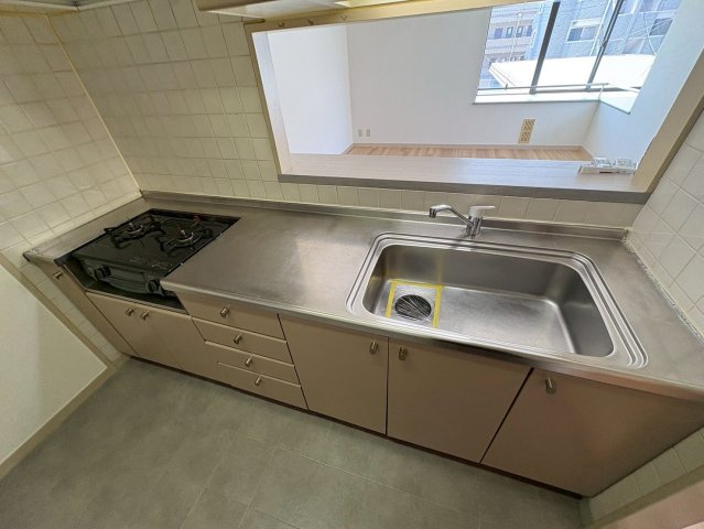リズ市川平田のキッチン