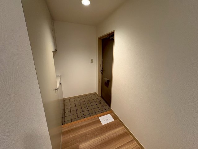 リズ市川平田の玄関
