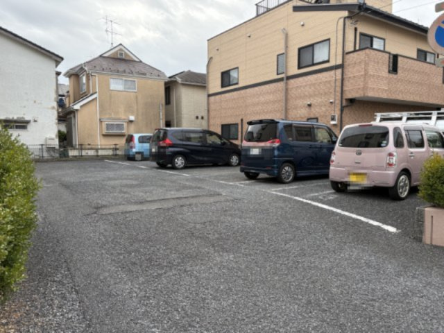 ベルウッド宮久保の駐車場