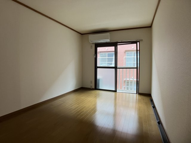 メゾン・タカツの洋室