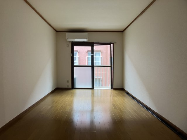 メゾン・タカツの洋室