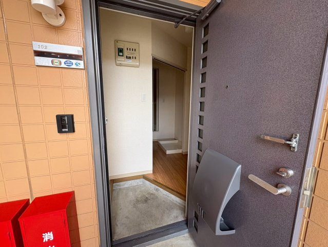 メゾンプレミールBの玄関