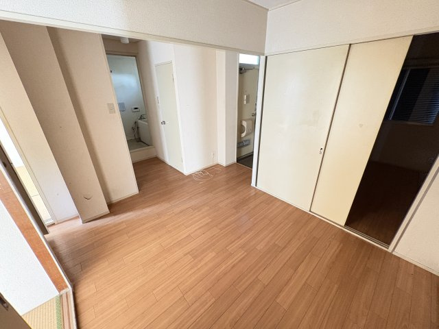 市川メゾンポワールの居間・リビング