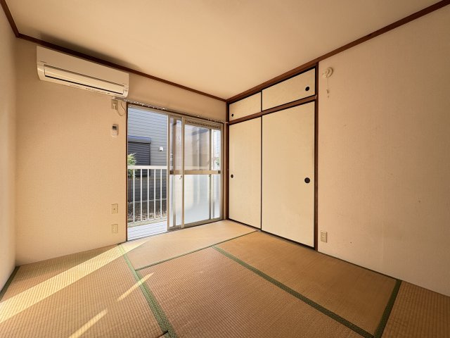 市川メゾンポワールの和室