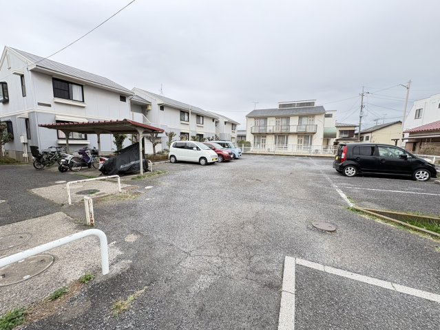 ガーデンホームズⅠの駐車場