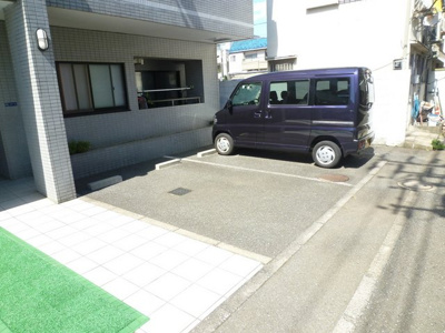 ★敷地内駐車場★（空き状況・使用料等詳細はご確認下さい）