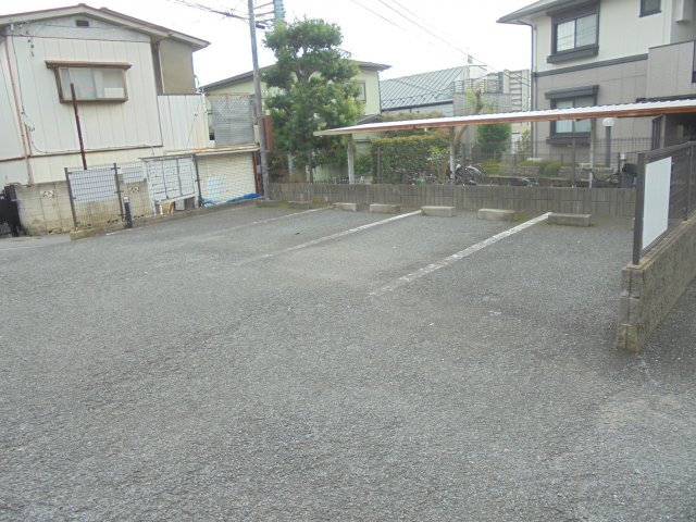 サニーコート田辺Ａの駐車場