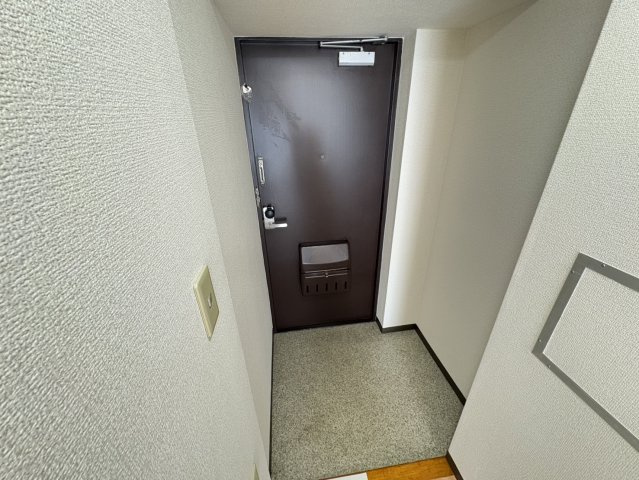 宍倉ビルの玄関
