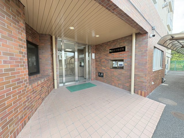市川すがの住宅のエントランス