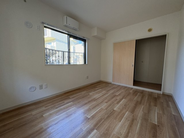 ボーマノワの洋室