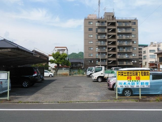 共栄土地笠岡第１駐車場の外観|共栄土地笠岡第１駐車場
笠岡港旅客船ターミナル（みなとこばなし）向かいにあり、笠岡諸島へのアクセスに便利です。