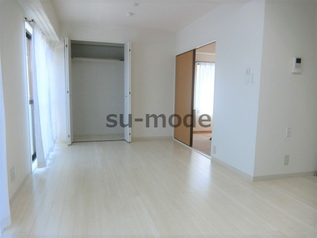 リファインドカースルの居間・リビング