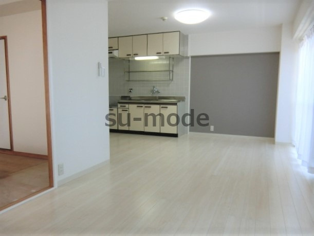 リファインドカースルの居間・リビング