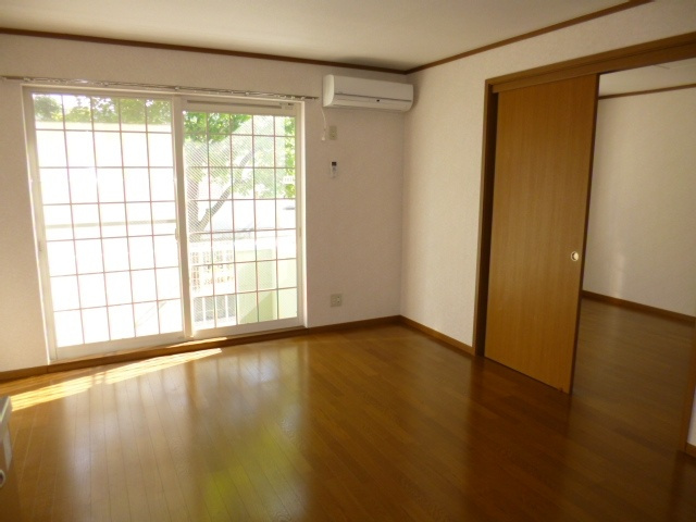 サンライズ２の居間・リビング