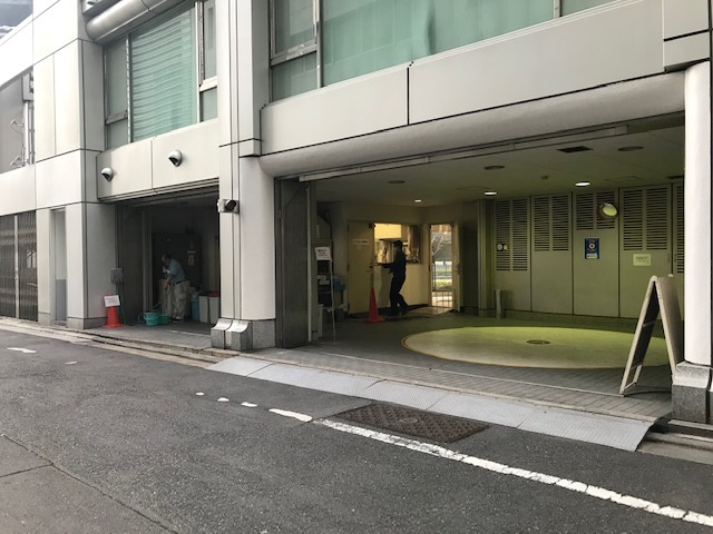 虎ノ門ピアザビルのエントランス