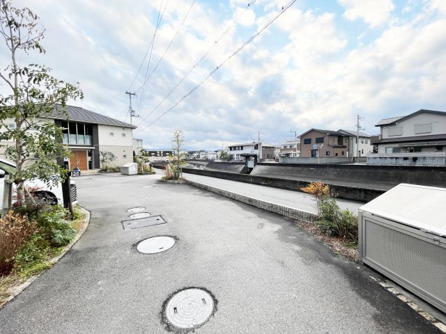 シャーメゾン　フォーレ蔵本　Ⅰ番館の駐車場