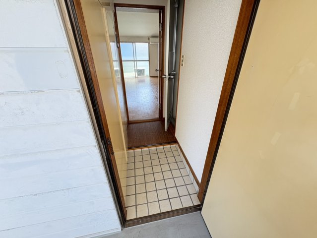 美工中山ハイツの玄関