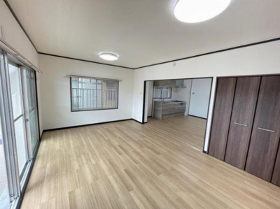 【居間・リビング】 | エメラルドマンション吉塚Ⅱ　★プライスホームなら仲介手数料が割引価格です★