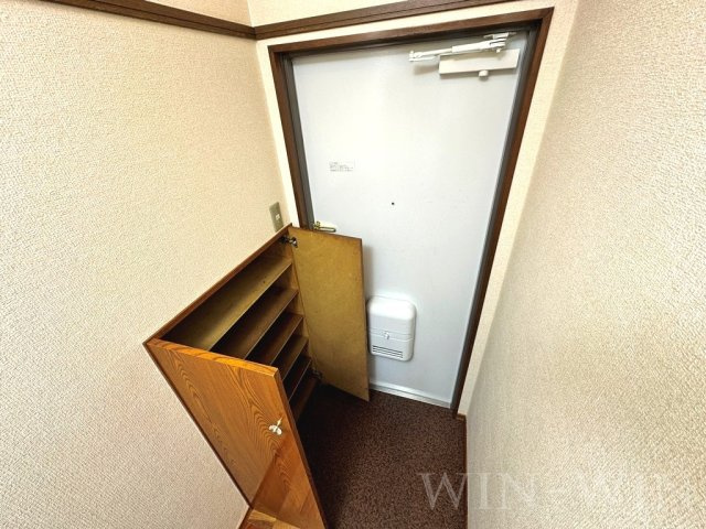 ユトリロキャッスルの玄関