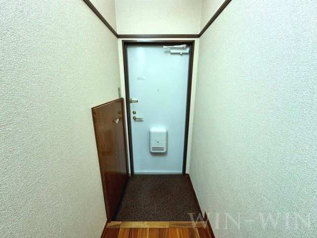 ユトリロキャッスルの玄関