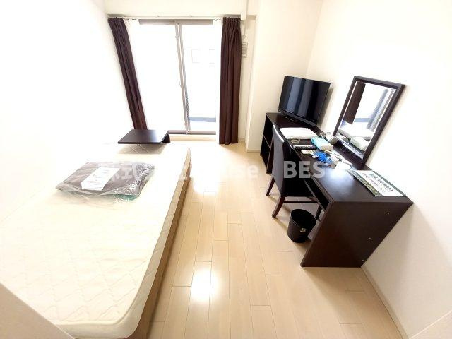 アドバンス三宮シュロスの居間・リビング