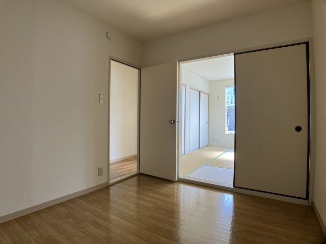 エクレールＡ棟の洋室
