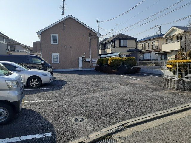 アベニールベルテの駐車場