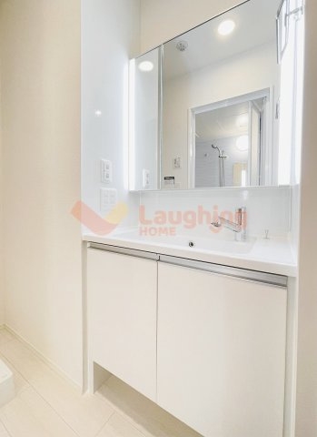 グランツ アルファの独立洗面台|朝の支度にも助かる、独立の洗髪洗面化粧台※同タイプのお部屋になります。