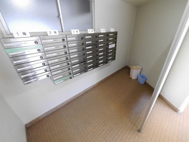荒神山マンションのエントランス