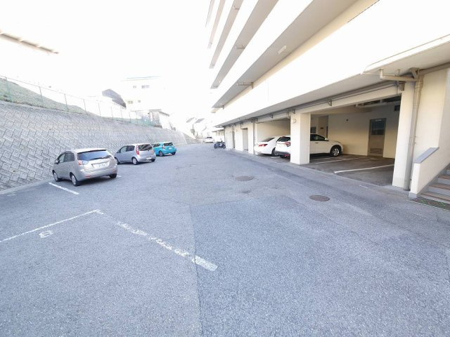 荒神山マンションの駐車場