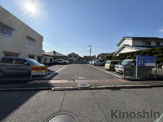 松屋駐車場の外観