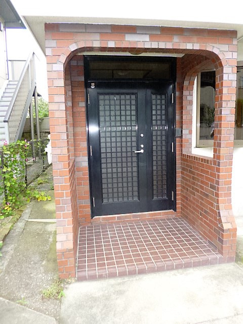 森貸家のエントランス