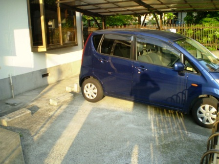 森貸家の駐車場