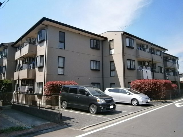 エステート西府中の駐車場